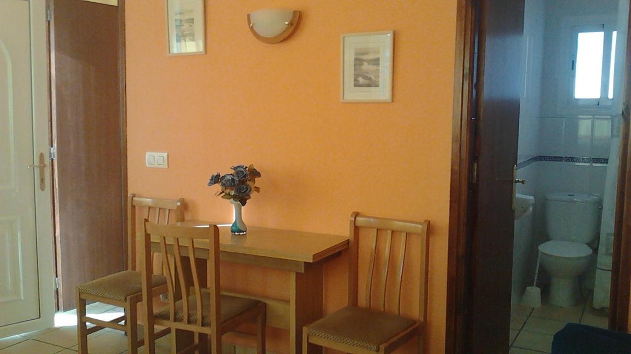 Apartamentos Famara Lloret de Mar Luaran gambar