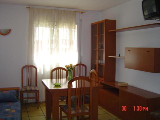 Apartamentos Famara Lloret de Mar Bilik gambar