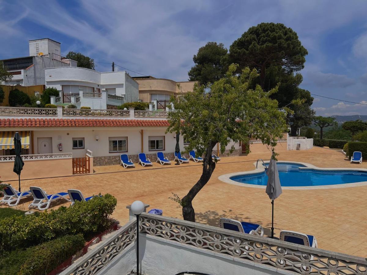 Apartamentos Famara Lloret de Mar Luaran gambar