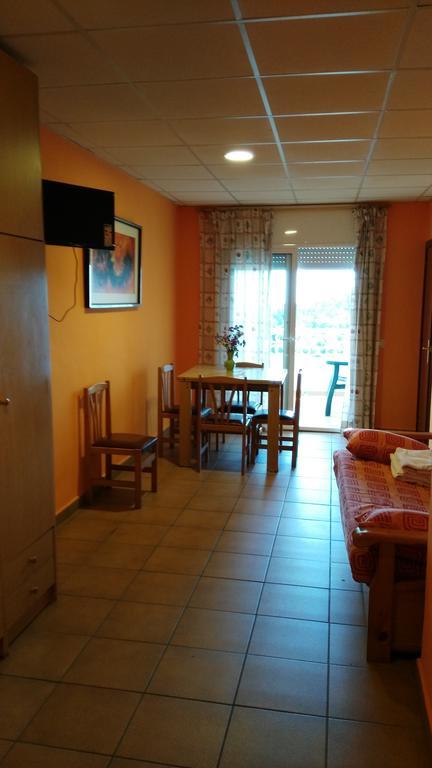 Apartamentos Famara Lloret de Mar Luaran gambar