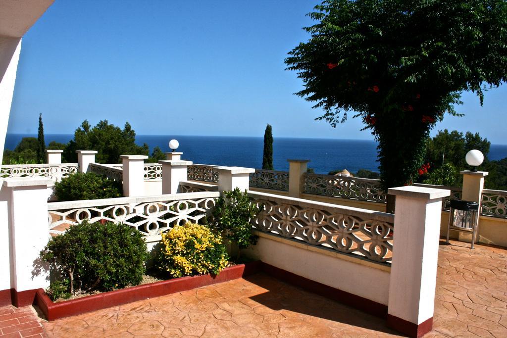 Apartamentos Famara Lloret de Mar Luaran gambar